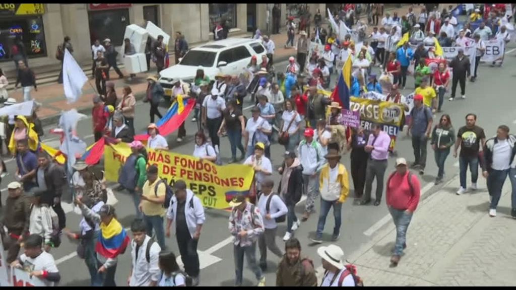 manifestazione-a-bogota-in-sostegno-del-governo-colombiano
