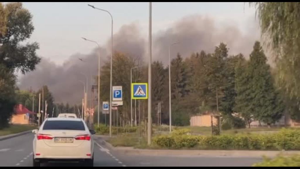 ucraina,-un-ferito-e-vasto-incendio-dopo-un-attacco-russo-a-lviv